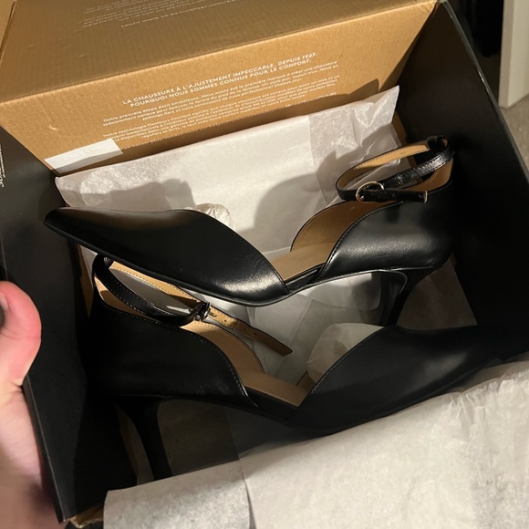 New In Box Naturalizer Evelyn Pumps Size 9.5 - Picture 2 of 3